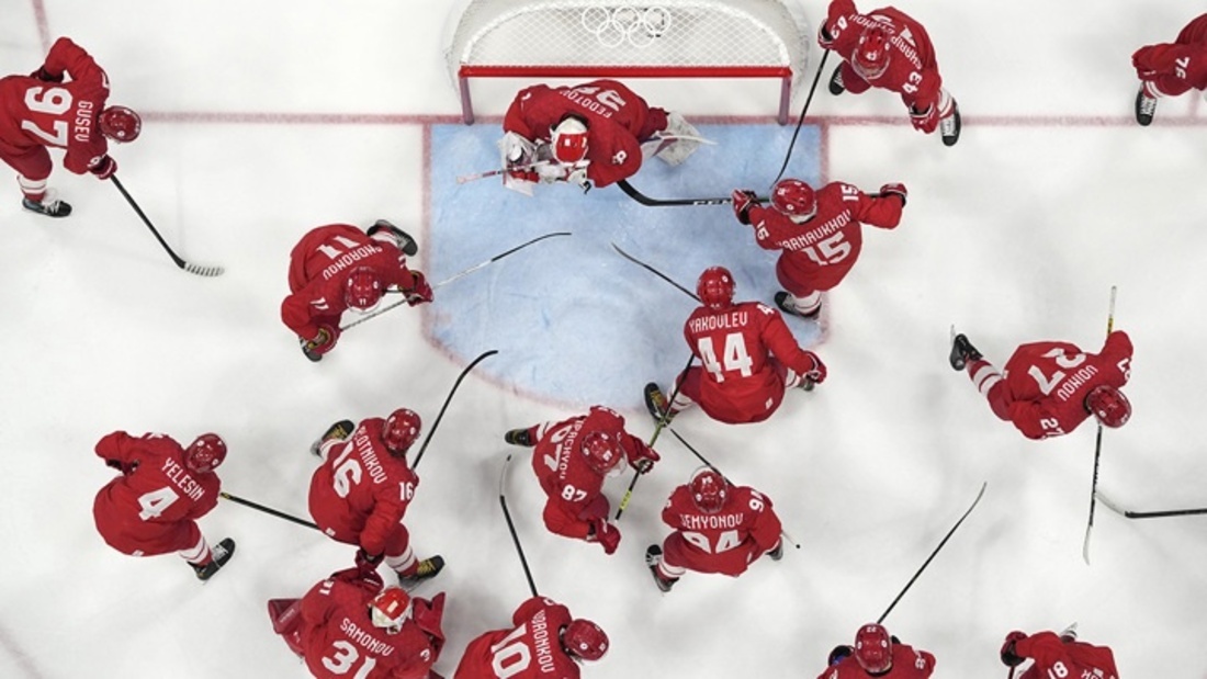 Российские хоккеисты продолжили серию побед, обыграв на льду латвийцев