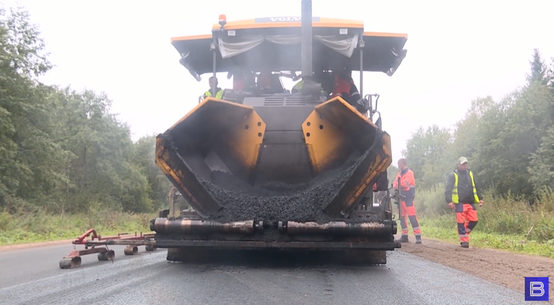 Городские власти, общественники и журналисты проверили ход ремонта дорог в Череповце