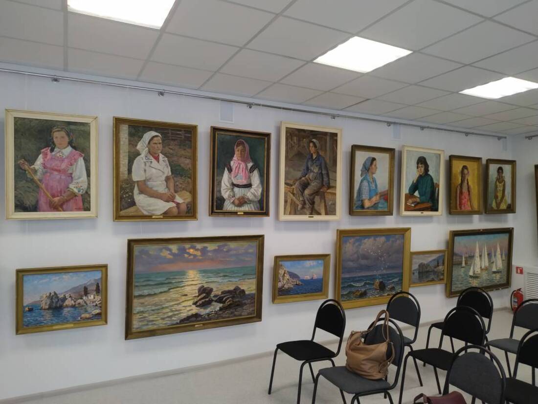 Сельская картинная галерея открылась после капемонта в Кирилловском округе