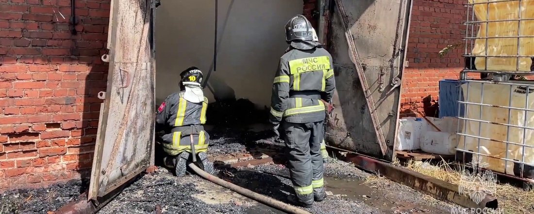 Крупный пожар едва не унёс жизнь 18-летнего юноши в Устюженском районе
