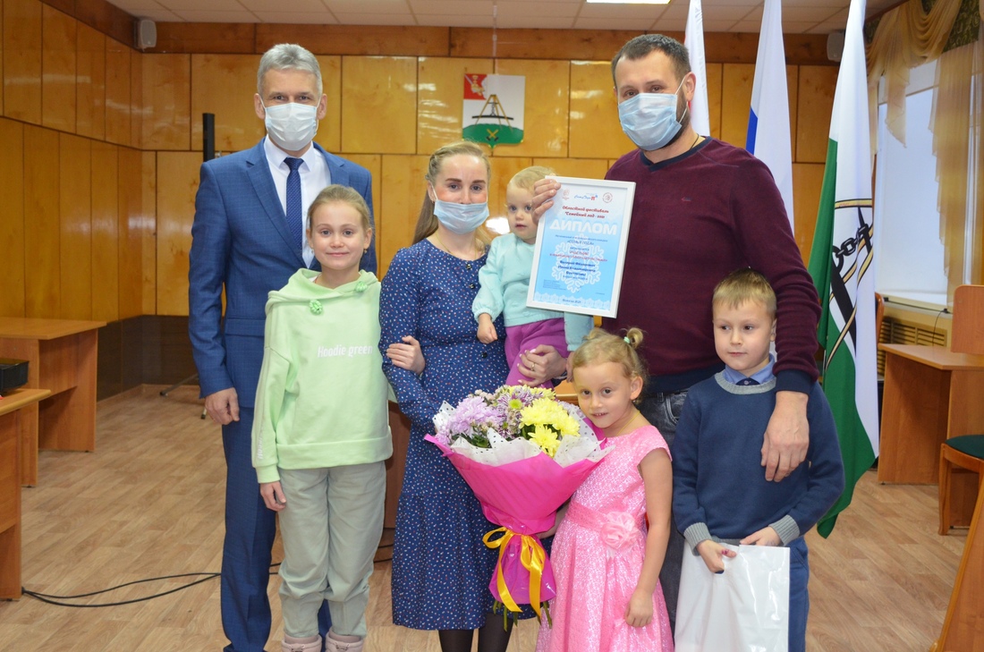 Президент России наградил многодетную семью из Кириллова