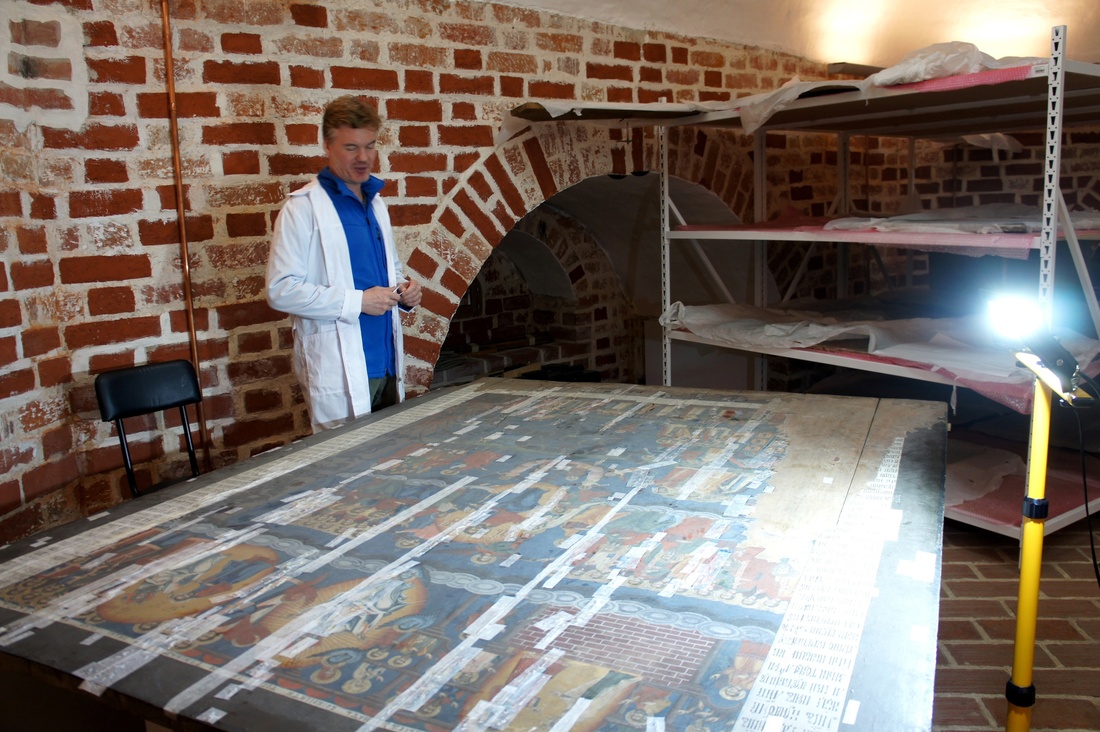 Реставрацию древней иконы завершают в Кириллове