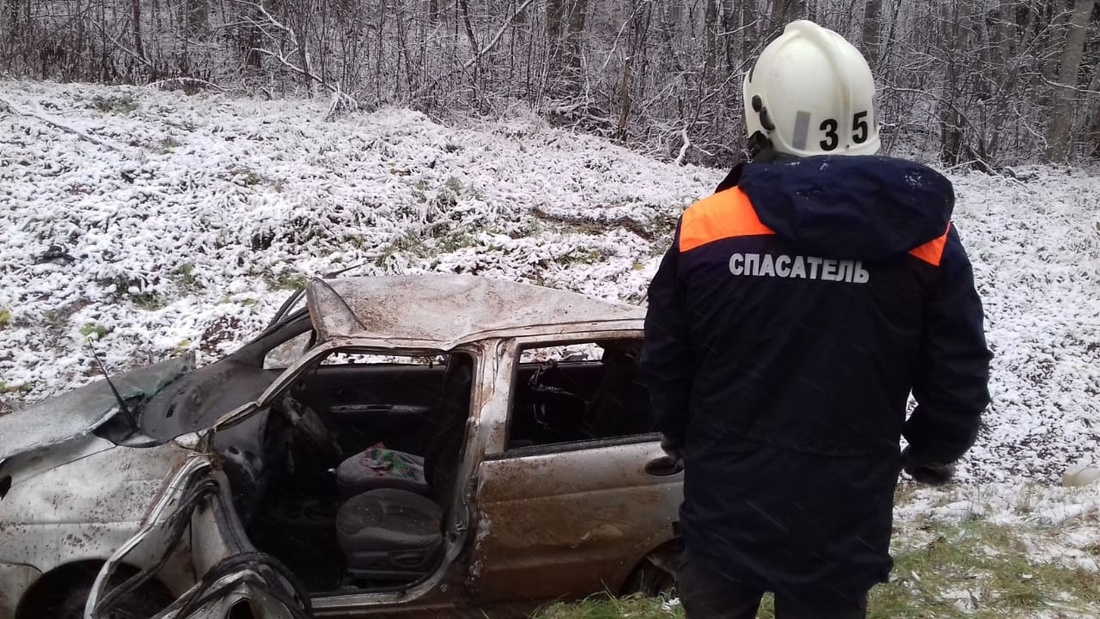 Автомобиль опрокинулся в кювет в Белозерском округе