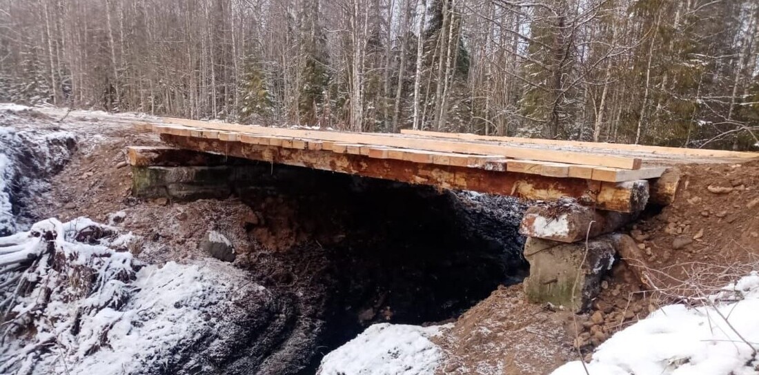 На месте размытой дороги в Бабаевском округе построили мостовую переправу