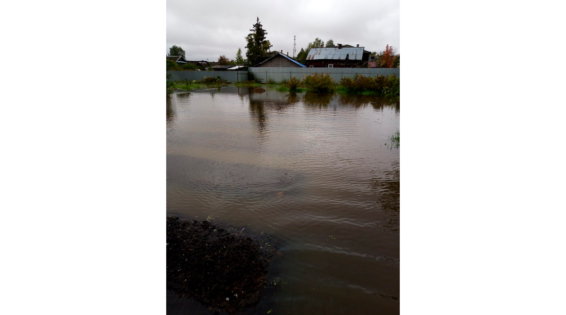 В Белозерском районе из-за обильных осадков затопило жилые участки
