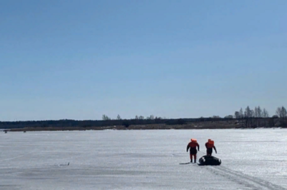 Двое вологжан на «УАЗе» провалились под лёд на Рыбинском водохранилище: есть погибшие