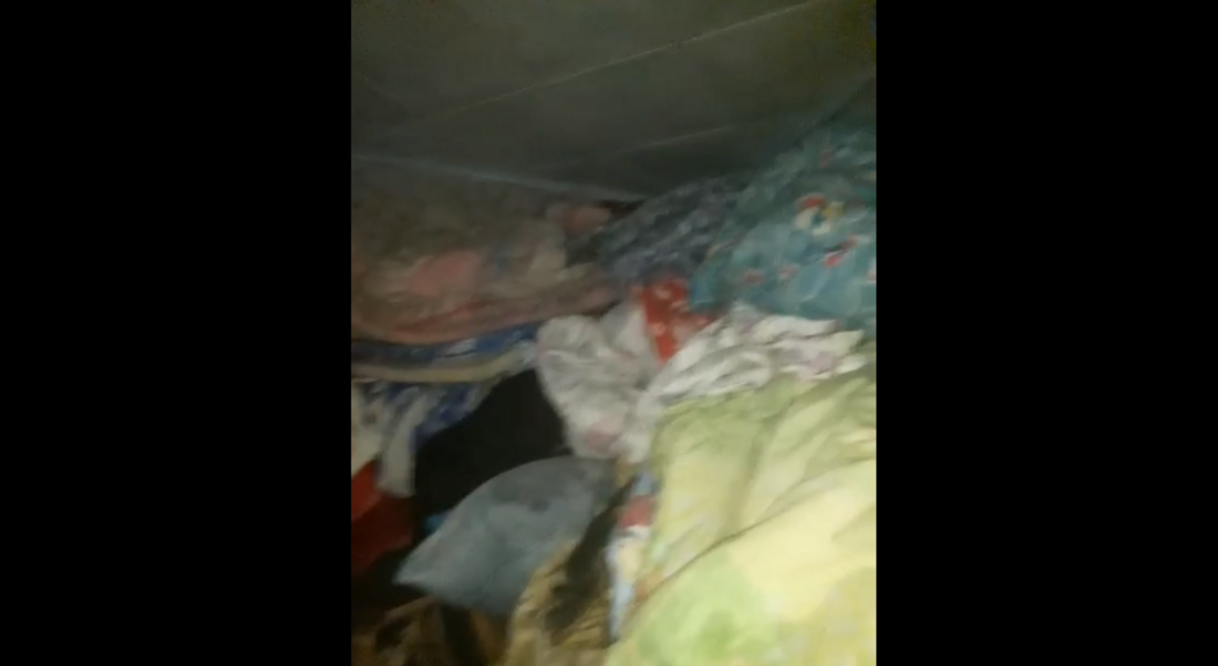 Жительница Сокола превратила свою квартиру в мусорную свалку