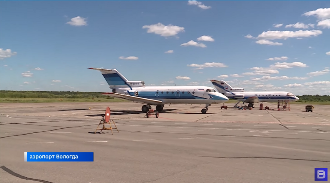 Военный ТУ-142 совершил аварийную посадку на вологодском аэродроме