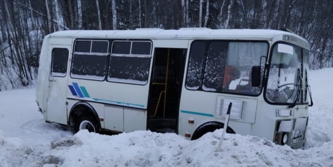 Фура врезалась в автобус в Кирилловском округе: есть пострадавшие 