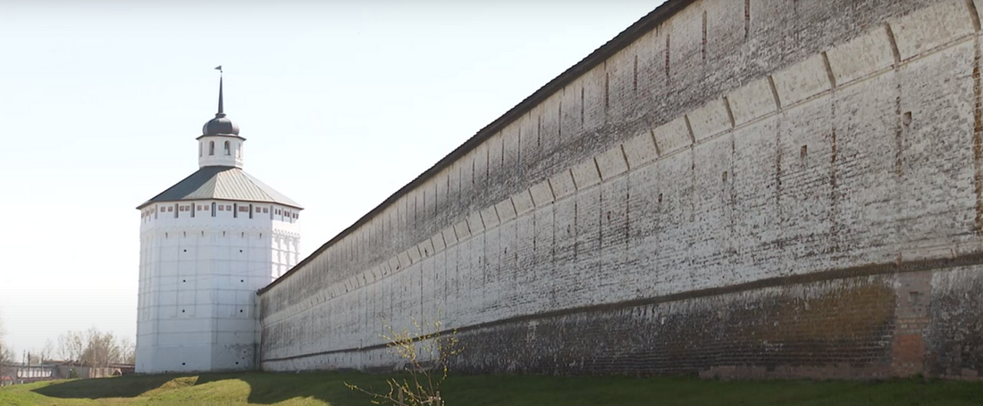 Крепостные стены реставрируют в Кирилло-Белозерском монастыре