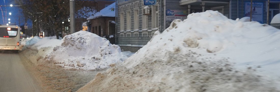 Коммунальщики Вологды приступили к активному вывозу снежных валов