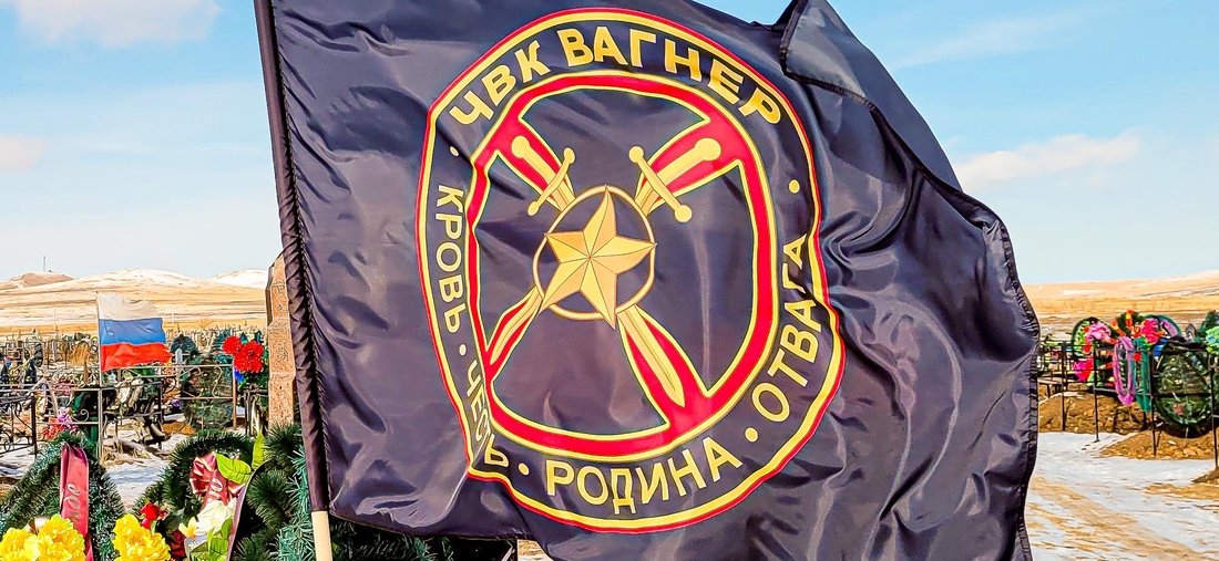 Георгий Филимонов распорядился вернуть знамя ЧВК «Вагнер» на воинское захоронение в Череповце
