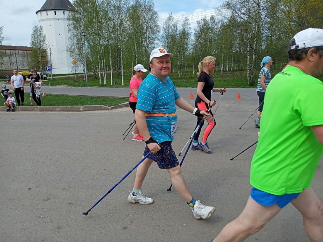 Скандинавской ходьбой до Вологды: харовчанин устраивает суточный марафон