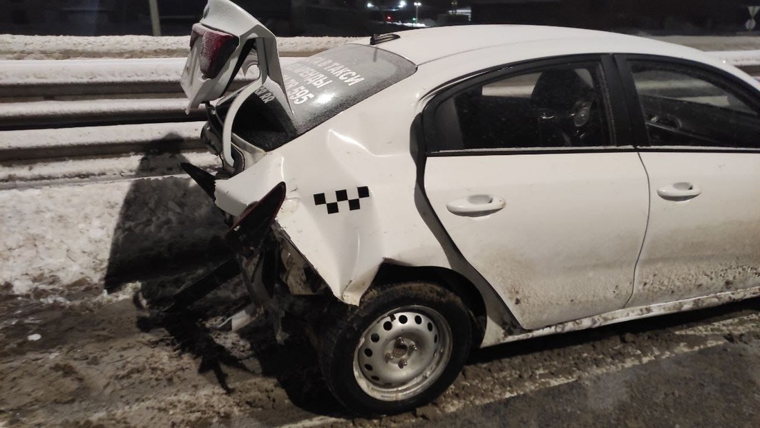 Три человека пострадали в ДТП с участием такси в Вологодском округе
