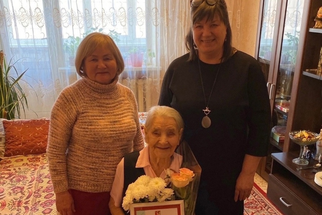 100-летний юбилей отметила череповчанка Людмила Ивановна Смирнова