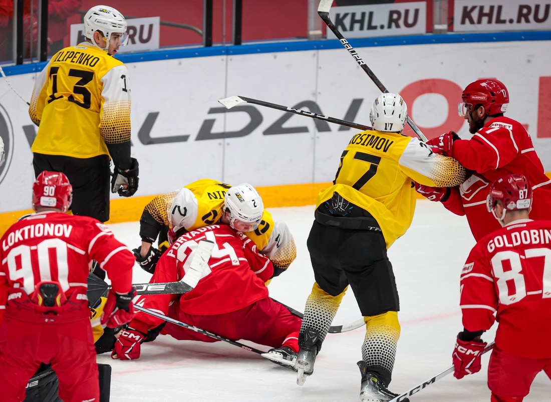 Хоккейная «Северсталь» одолела «Спартак» во втором матче плей-офф