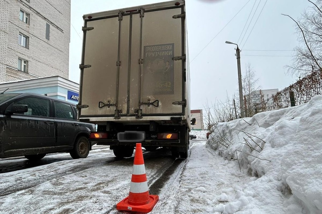 Восьмилетний мальчик попал под колёса грузовика в Вологде