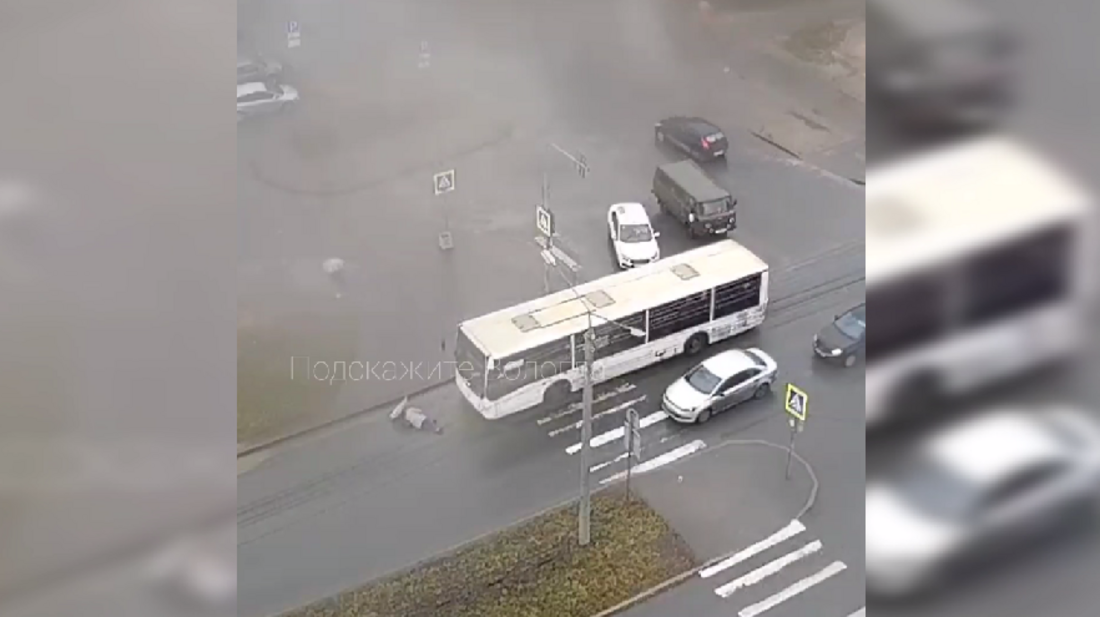 Автобус сбил женщину на «зебре» в Вологде